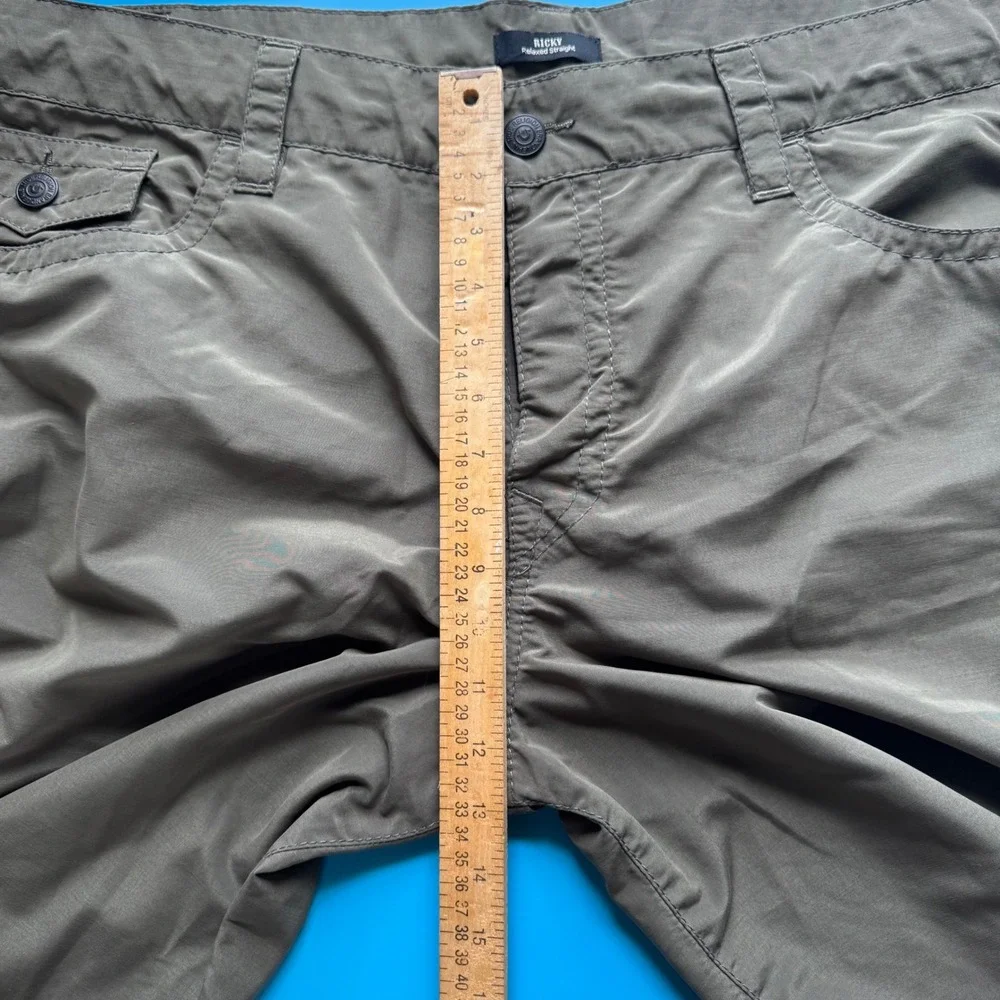 True Religion Ricky Relaxed Straight Shorts Mens 42 Olive Green Cargo Pockets
